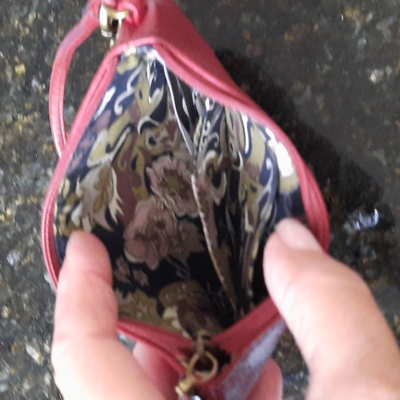 Stone Mountain red leather small clutch purse wristlet.  Great condition. - Picture 3 of 4